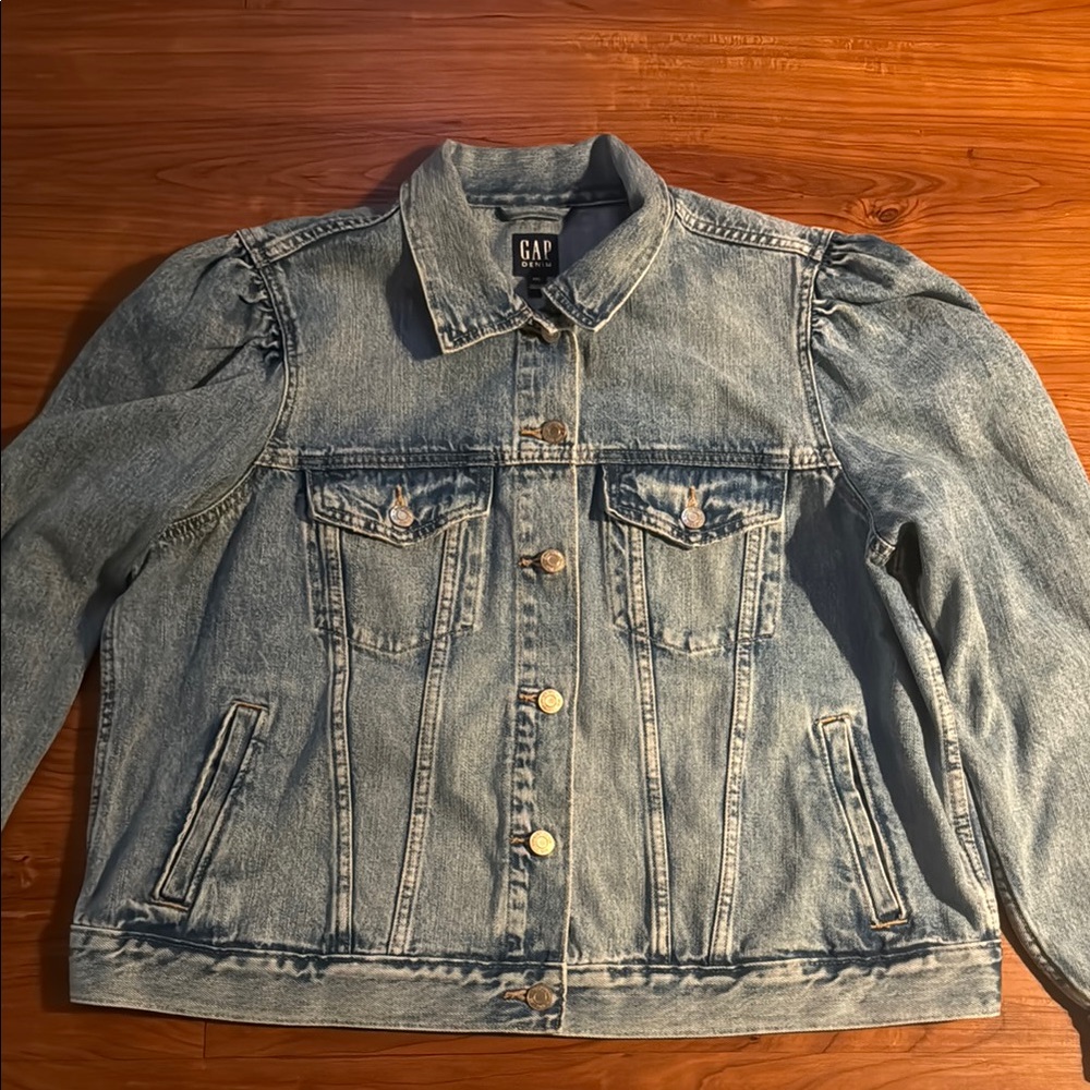 Gap denim Blue Puff sleeve  Denim Jacket, in great condition